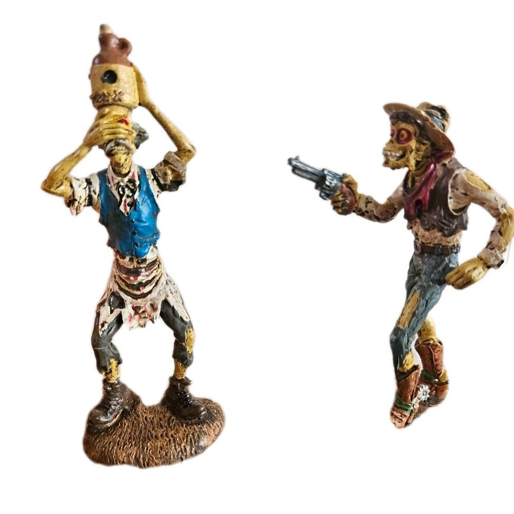 Dept 56 Halloween Village  Hold Still Set of 2 Figures.  Retired  In Orginal Box